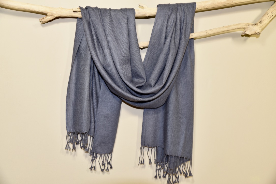 Cashmere muffler in dark gray - Counting Flowers